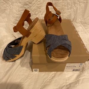 Toms Beatrix Clog Brown and Blue Suede Sandal